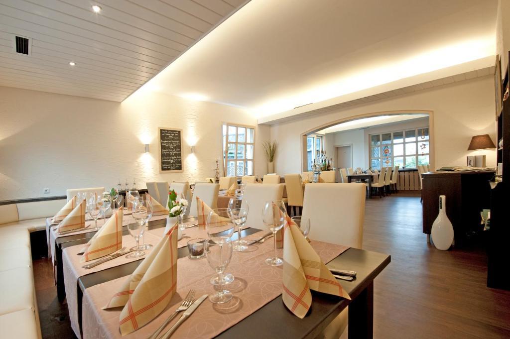 Hotel Restaurant Kromberg Ремшайд Екстериор снимка